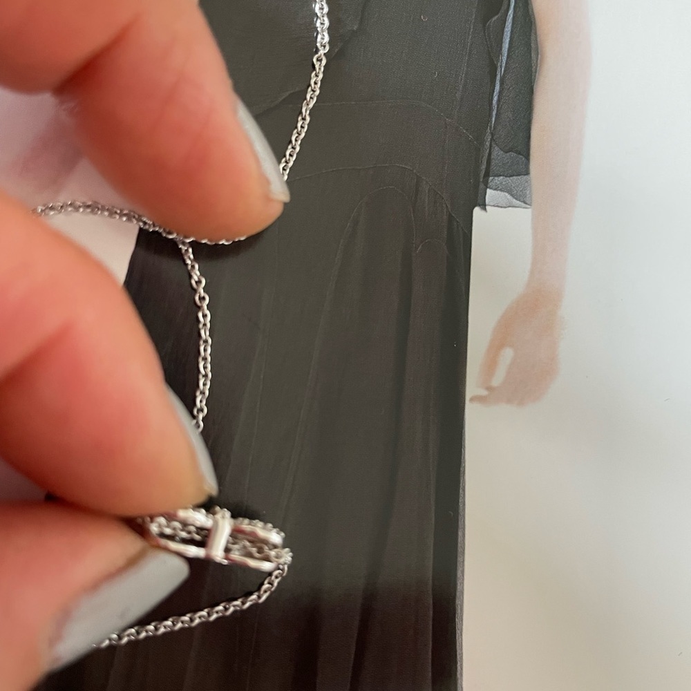 New - Silver tone Petite bow  necklace - Picture 4 of 4
